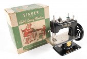 VINTAGE SINGER CHILDS SEWING M