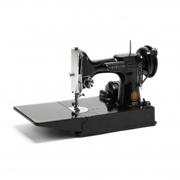 VINTAGE SINGER FEATHERWEIGHT 221