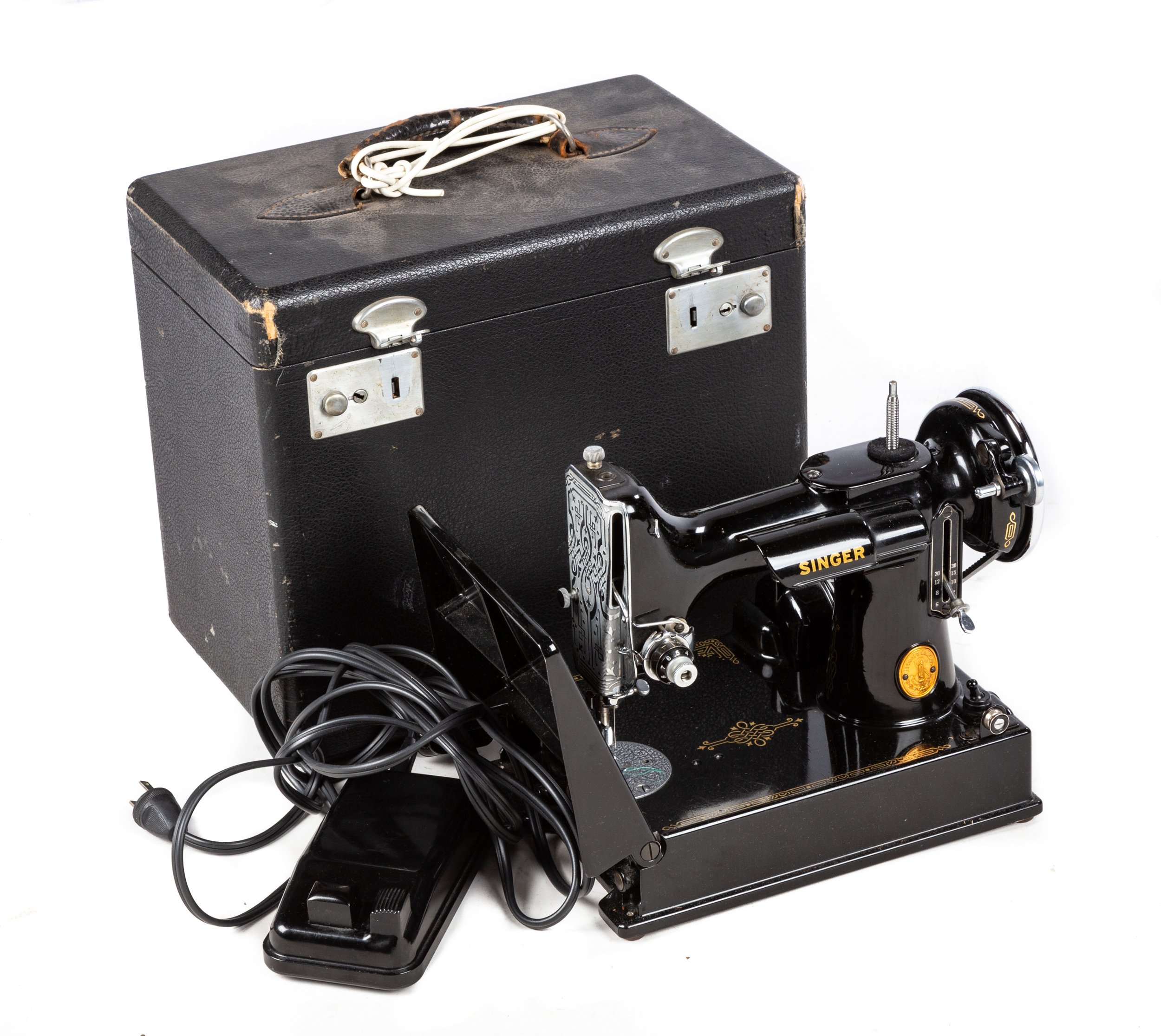VINTAGE SINGER SEWING MACHINE