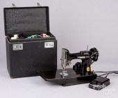 VINTAGE SINGER SEWING MACHINEV