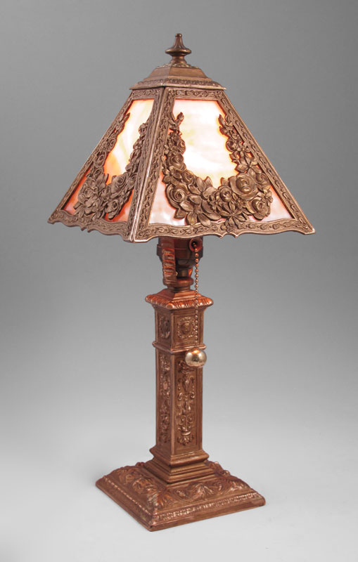 VINTAGE SLAG GLASS BOUDOIR LAMP: