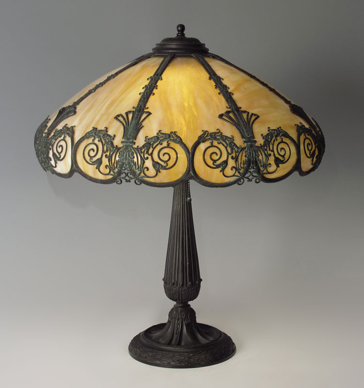 VINTAGE SLAG GLASS TABLE LAMP: 8