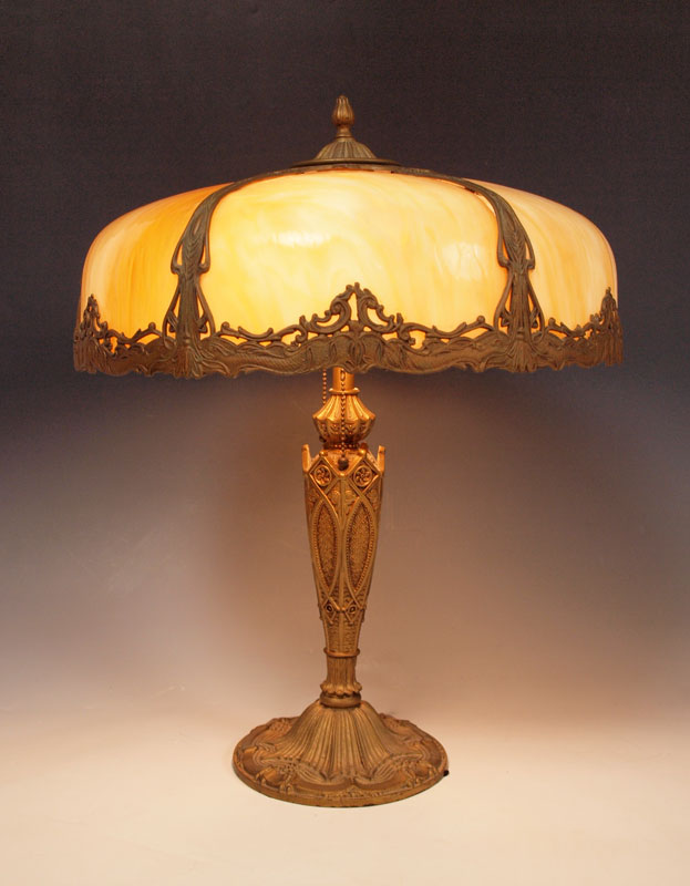 VINTAGE SLAG GLASS TABLE LAMP: 6