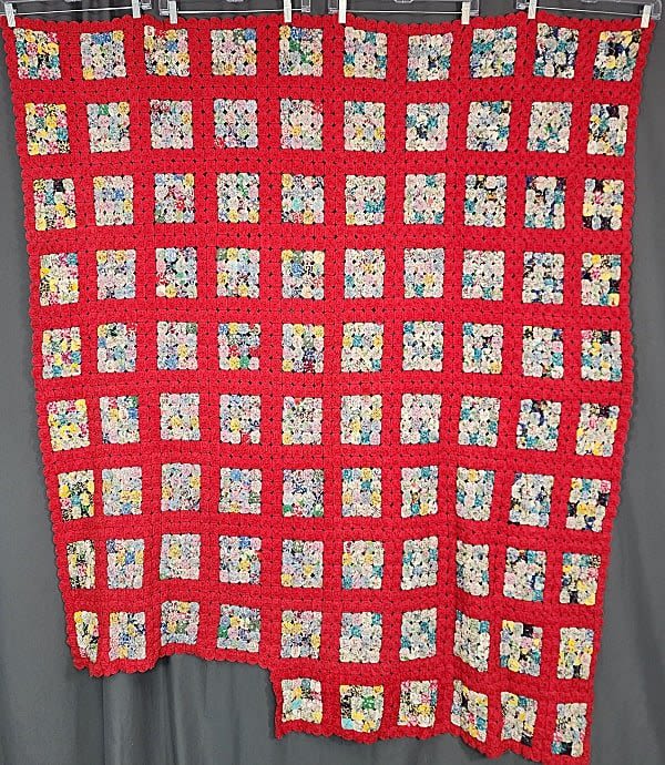 Vintage Small Scale Yo-Yo Quilt