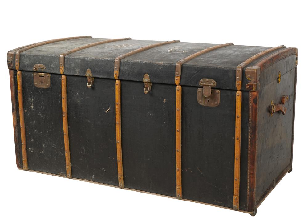 VINTAGE STEAMER TRUNKVintage