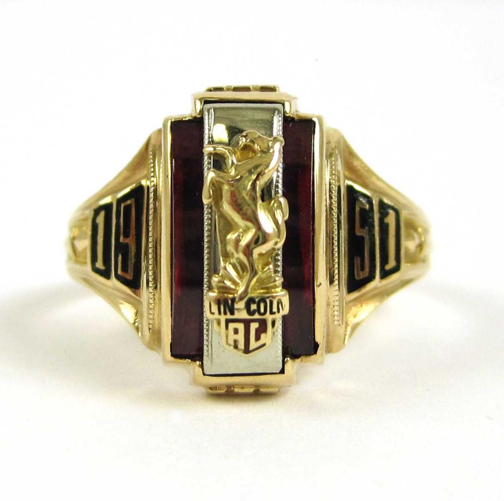 VINTAGE TEN KARAT YELLOW GOLD CLASS