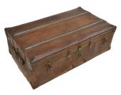 VINTAGE TRAVELING SUITCASE TRU