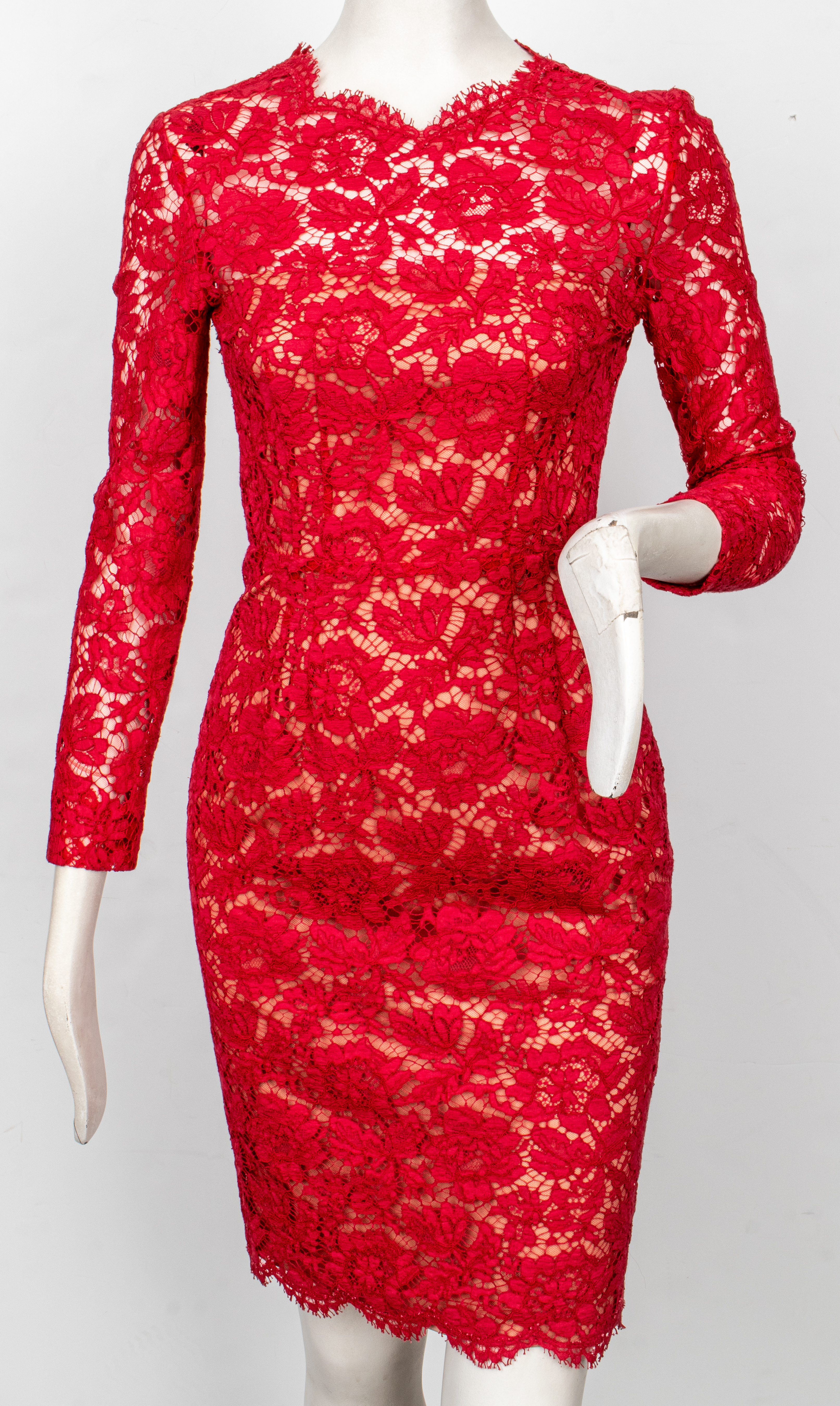 VINTAGE VALENTINO RED LACE