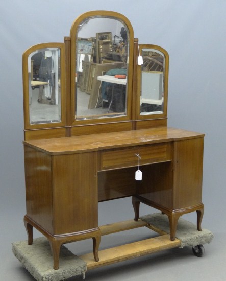 Vintage vanity. Matches previous