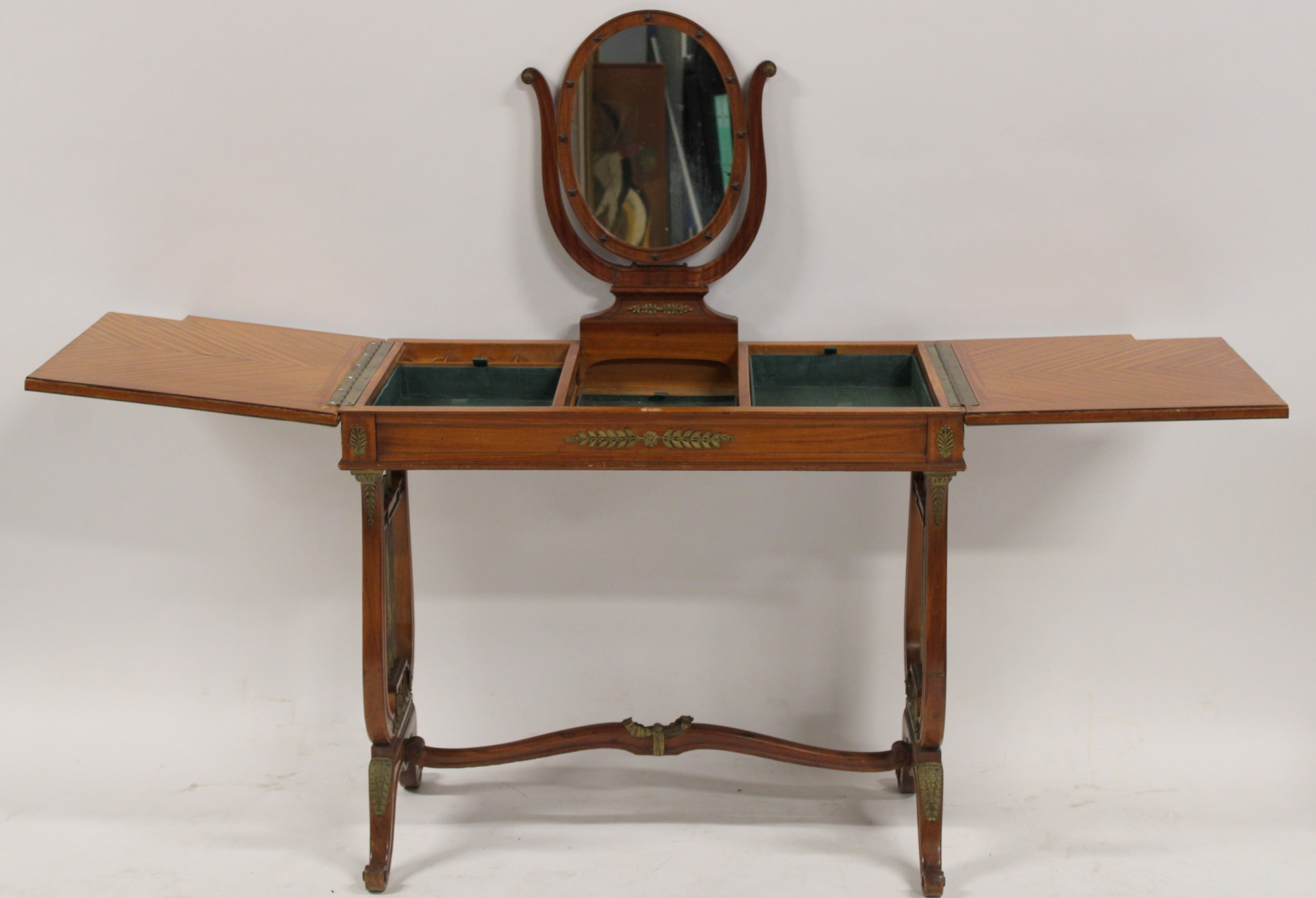 VINTAGE VANITY TABLE WITH BRONZE