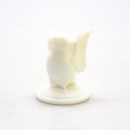 VINTAGE WHITE MILK GLASS PETITE OWL