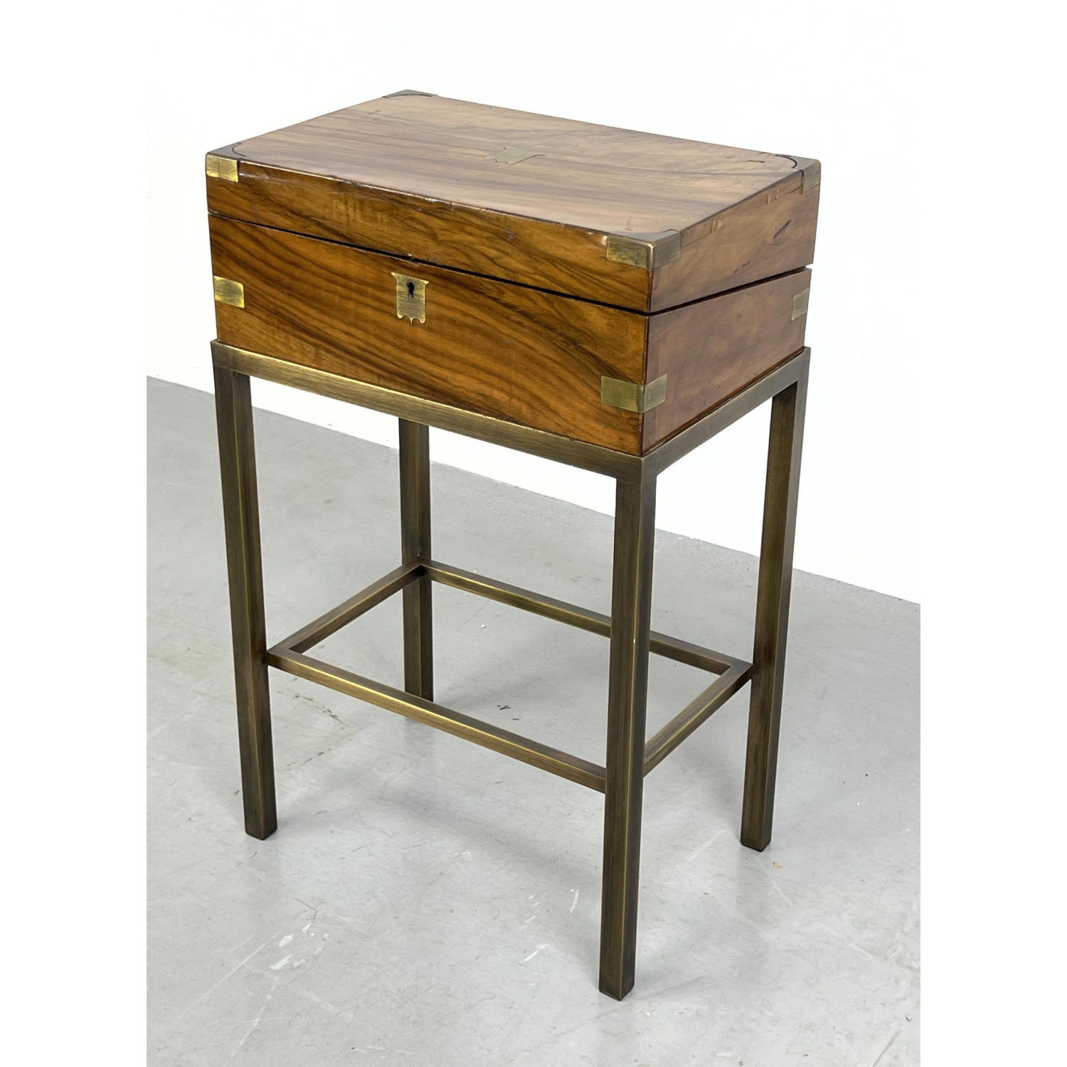 Vintage Wood Campaign style