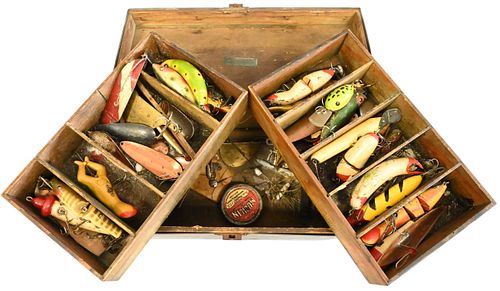 VINTAGE WOOD TACKLE BOXVintage Wood