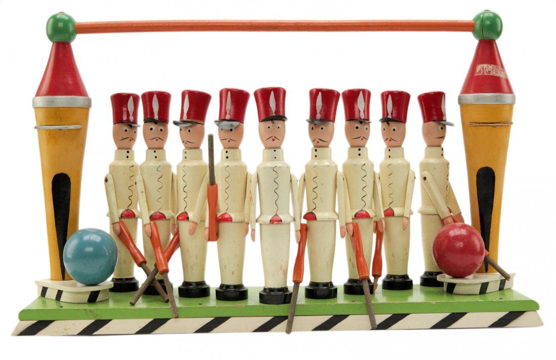 VINTAGE WOODEN TOY SOLDIERS HAND