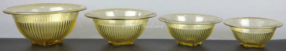 VINTAGE YELLOW GLASS NESTING MIXING
