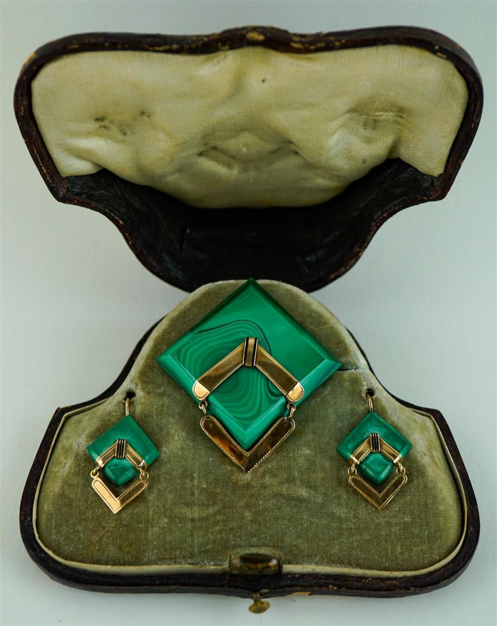 VINTAGE YELLOW GOLD AND MALACHITE