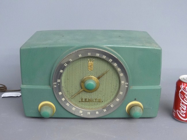 Vintage Zenith radio.