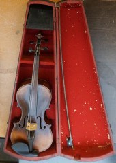 VIOLIN WITH WOOD CARRYING CASE