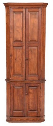 VIRGINIA PINE CORNER CABINETea