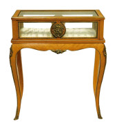 VITRINE DISPLAY TABLE, CONTINE