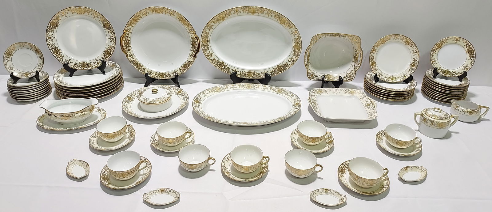 VNTG NORITAKE "CHRISTMAS BALL"