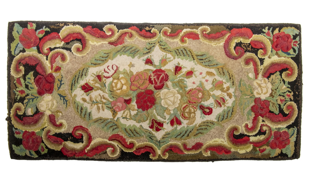 WALDOBORO MAINE HOOKED RUG
