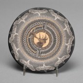 WALLACE NEZ, BLACK DISH WITH E