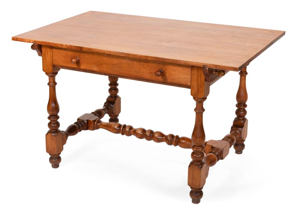 WALLACE NUTTING TAVERN TABLE