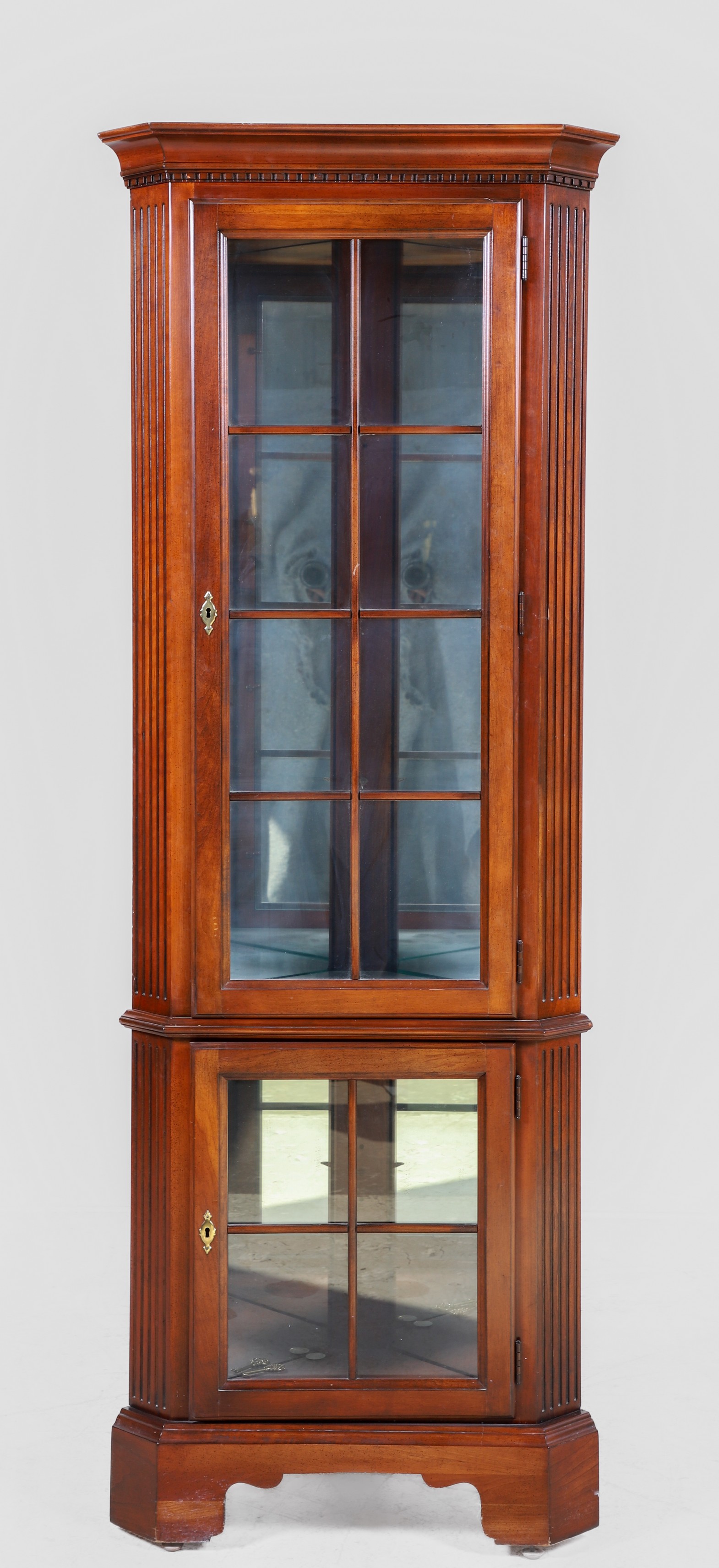 Walnut finished 1-pc display
