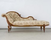 WALNUT FRAMED CHAISE LONGUEA l