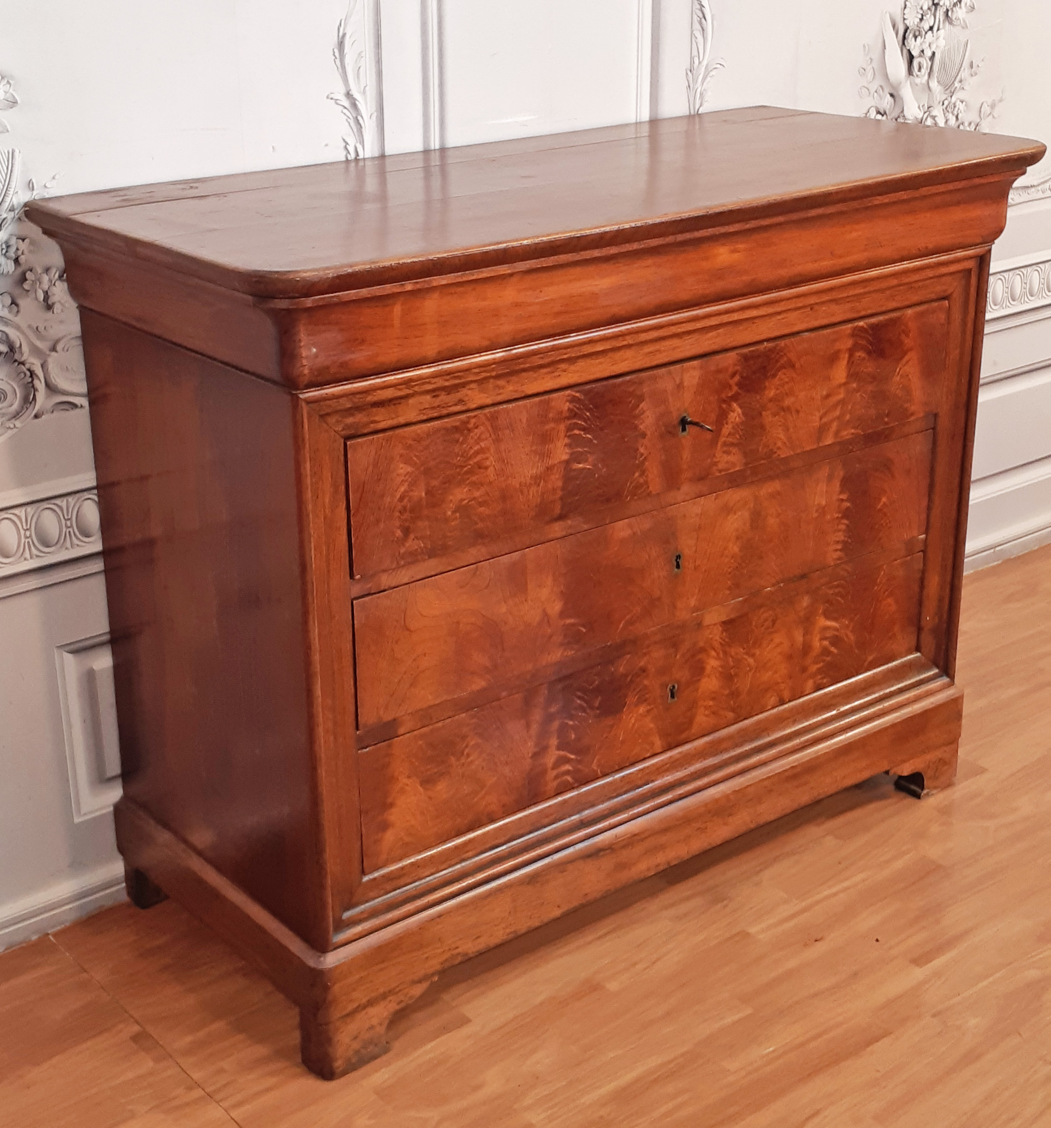 WALNUT LOUIS PHILIPPE COMMODE