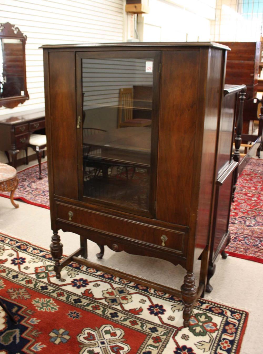 WALNUT SINGLE-DOOR CHINA CABINET,