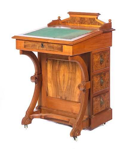 WALNUT VICTORIAN DAVENPORT
