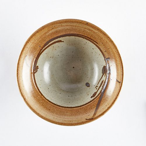 WARREN MACKENZIE TRIPOD BOWL -