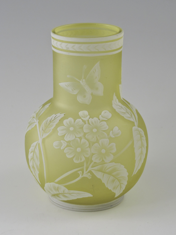 WEBB ENGLISH CAMEO GLASS VASE: