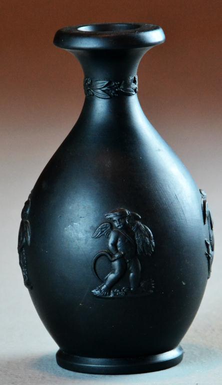 Wedgewood Black Basalt Bud