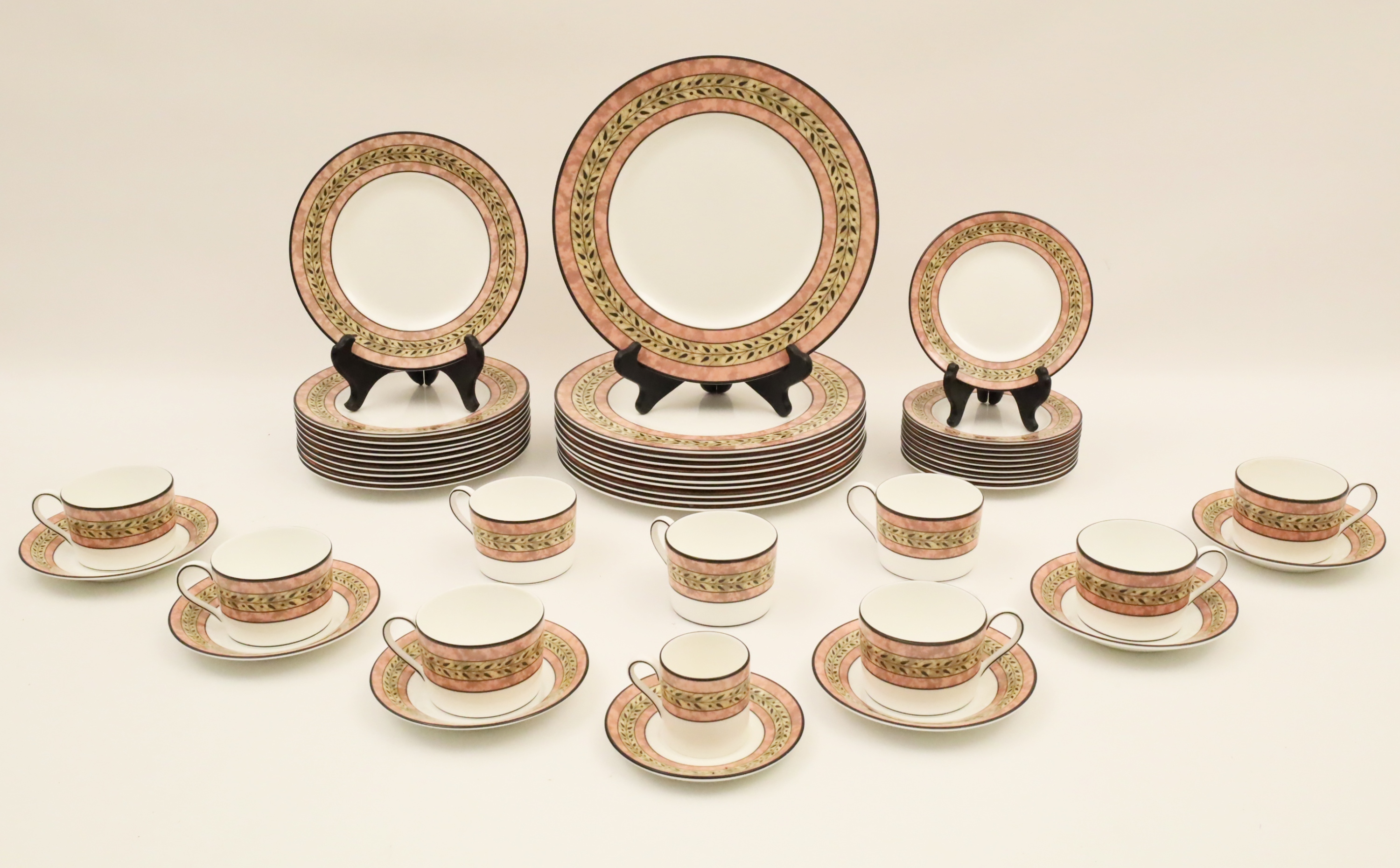 WEDGEWOOD SPARTA DINNER SERVICE