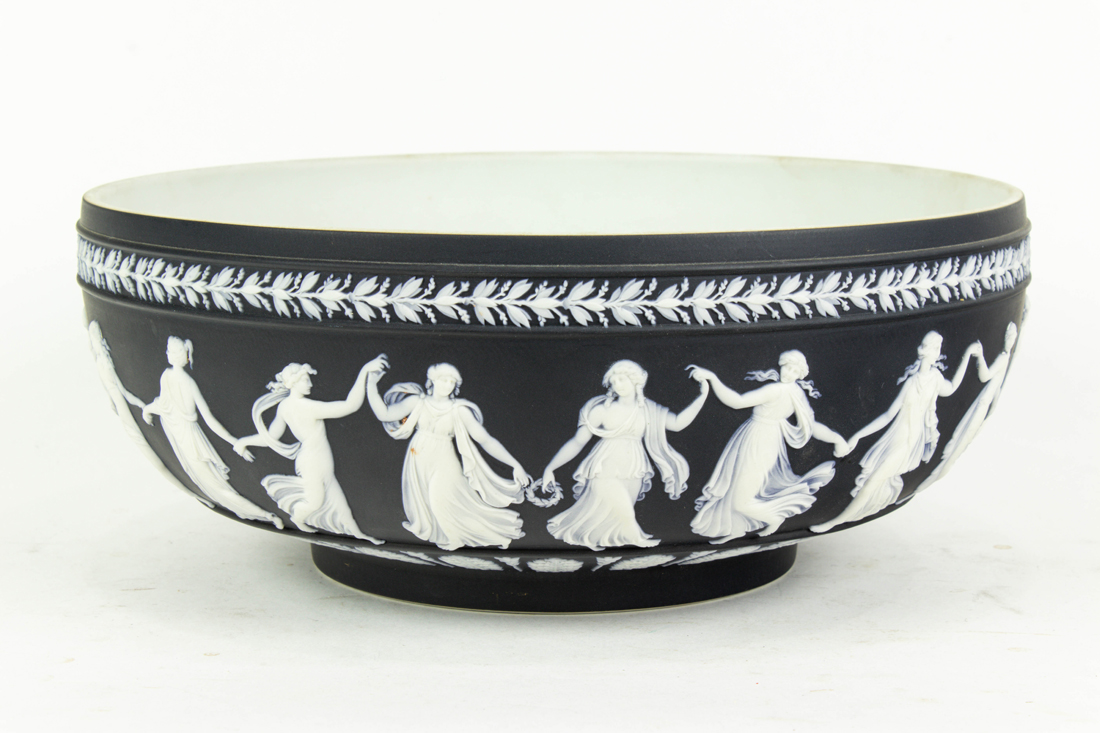 WEDGWOOD BLACK GROUND JASPER BOWL