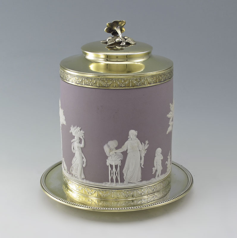 WEDGWOOD COVERED BISCUIT JAR: