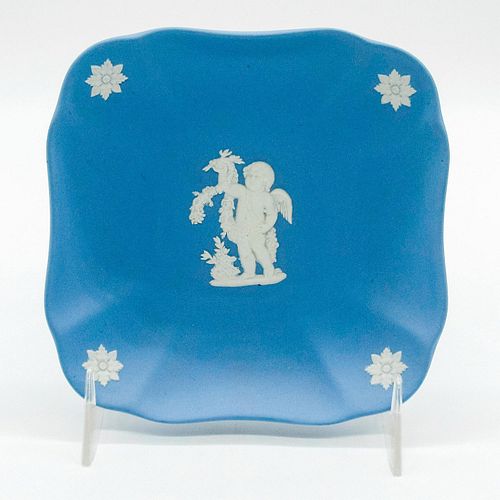 WEDGWOOD CREAM ON PALE BLUE