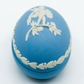 WEDGWOOD CREAM ON PALE BLUE CU