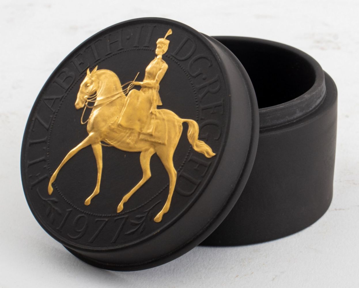 WEDGWOOD ELIZABETH II SILVER