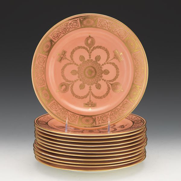 WEDGWOOD GILT DINNER PLATES, SET OF
