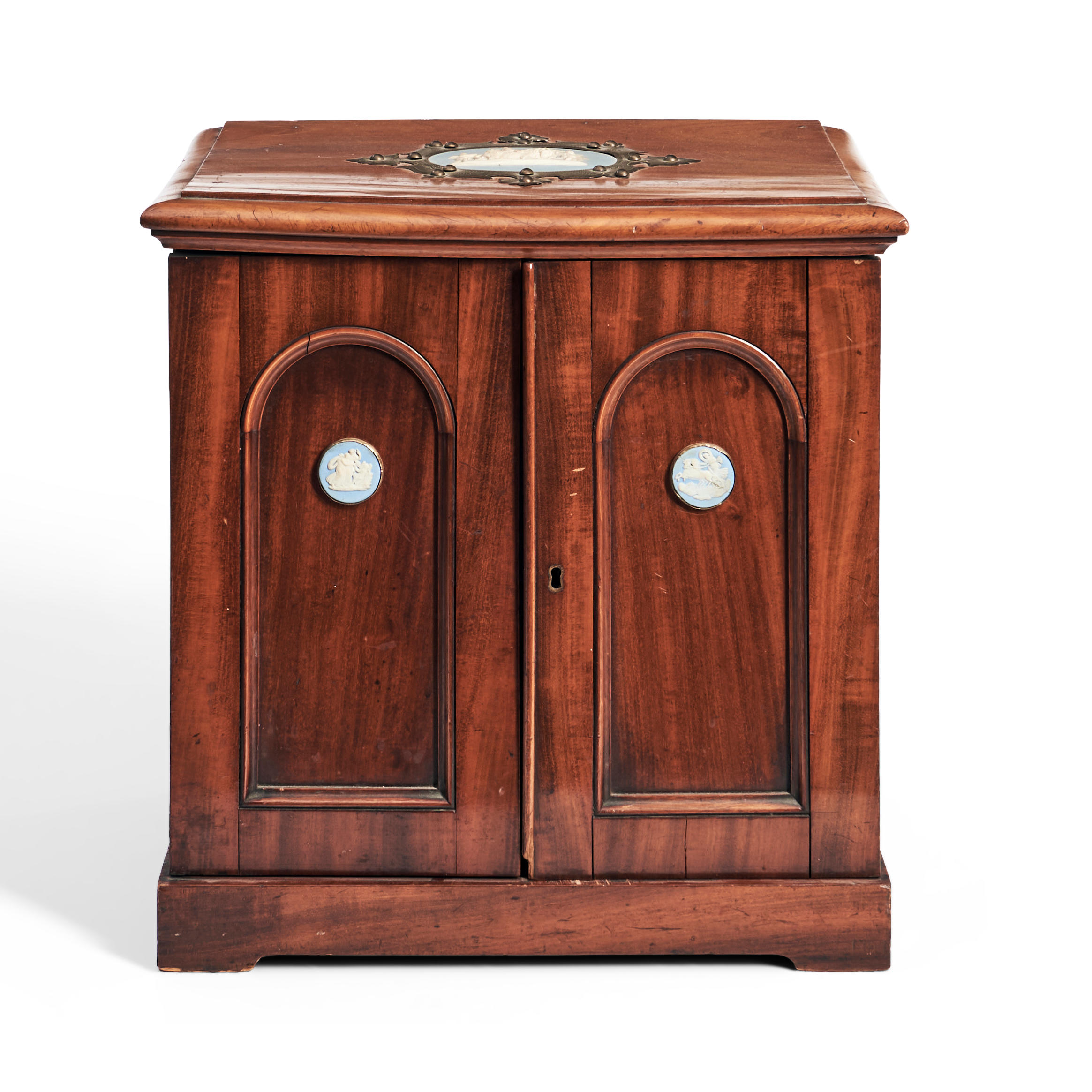 WEDGWOOD JASPER MOUNTED TABLE
