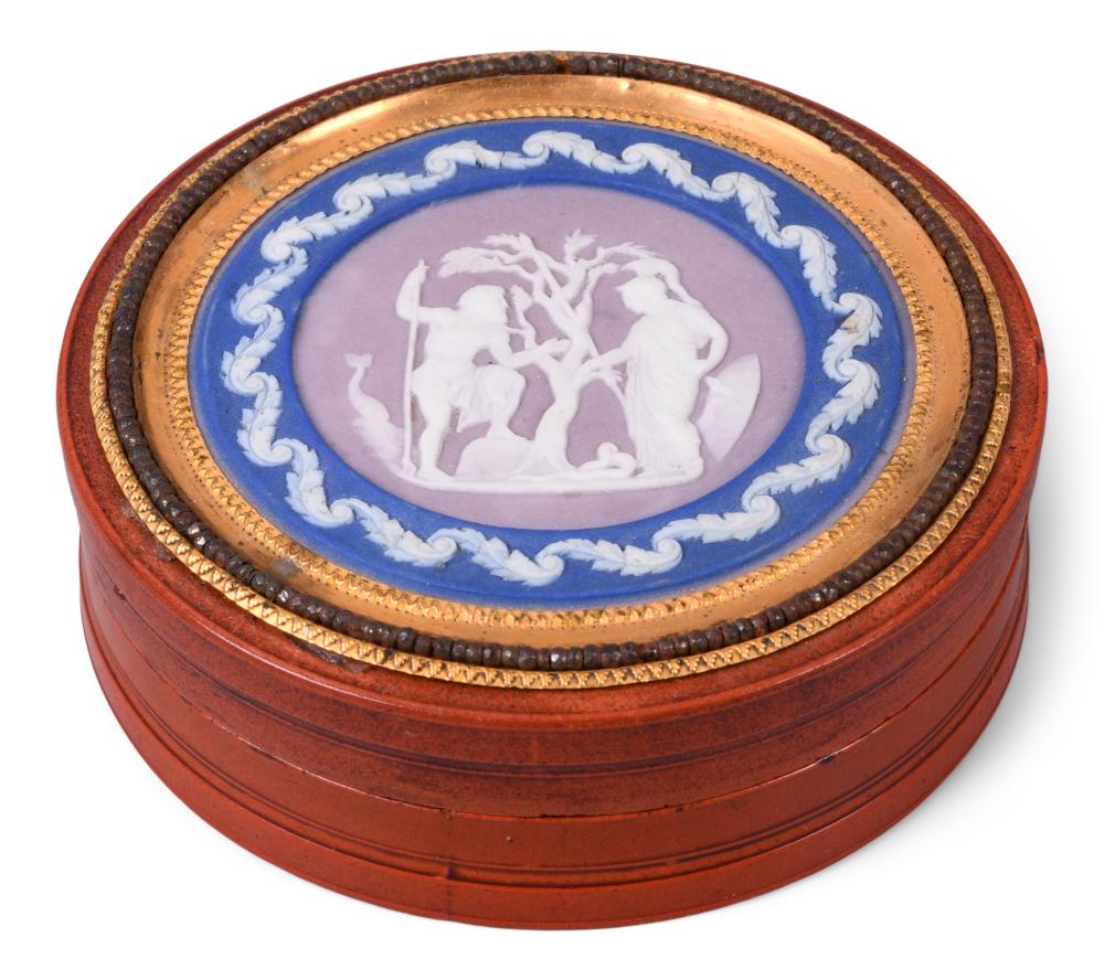 WEDGWOOD LACQUER SNUFF-BOX AND