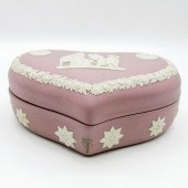 WEDGWOOD LILAC JASPERWARE HEAR