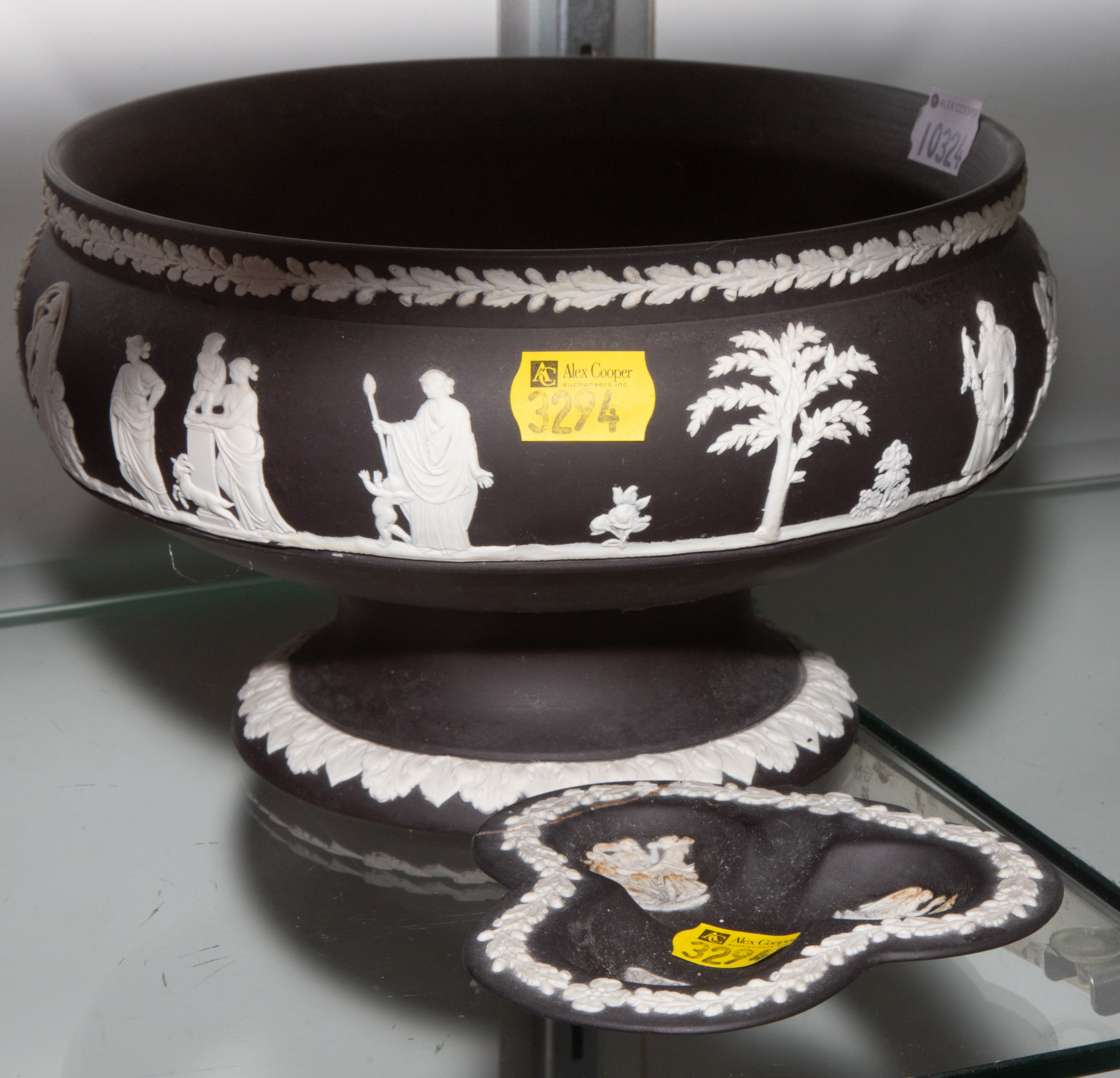 WEDGWOOD LOW CENTER BOWL & SMALL