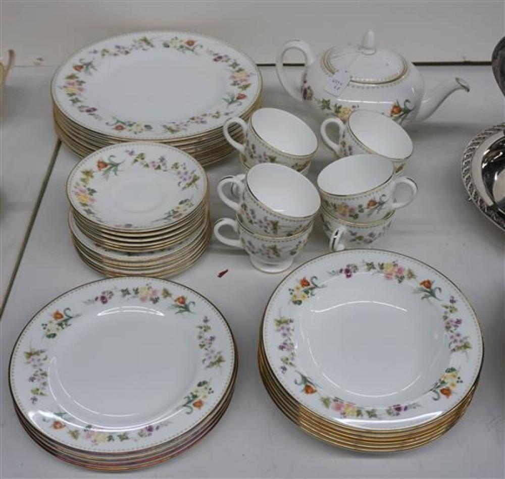 WEDGWOOD 'MIRABELLE' 39-PIECE