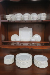 WEDGWOOD "QUEEN'S WARE" DINNER