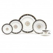 WEDGWOOD, RUNNYMEDE CHINA DINN